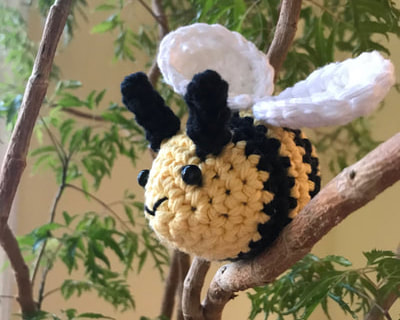 Crocheted bee